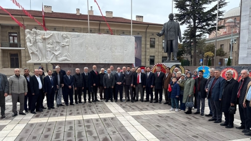 İYİ Parti Eskişehir teşkilatından Cumhuriyet Bayramı'nda çelenk töreni